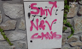 Čistenie grafitov